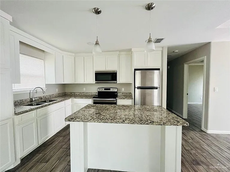 1417 Alta Vista Dr #2 — Photo 6