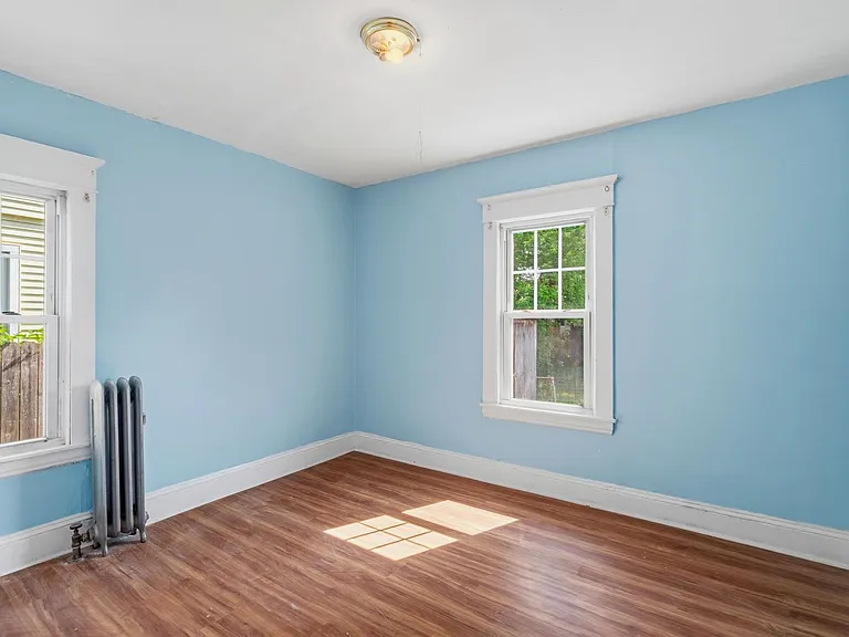 371-373 Oakland Street — Photo 13