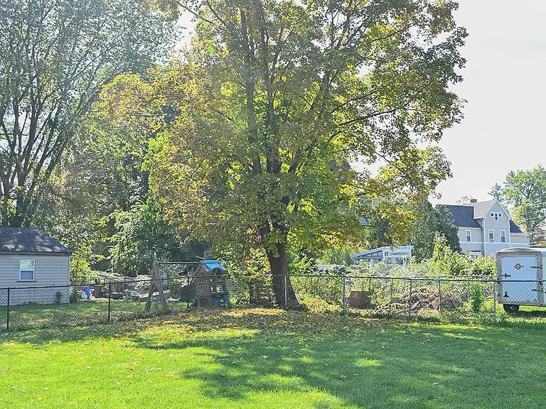 22 Chestnut St #1 — Photo 36
