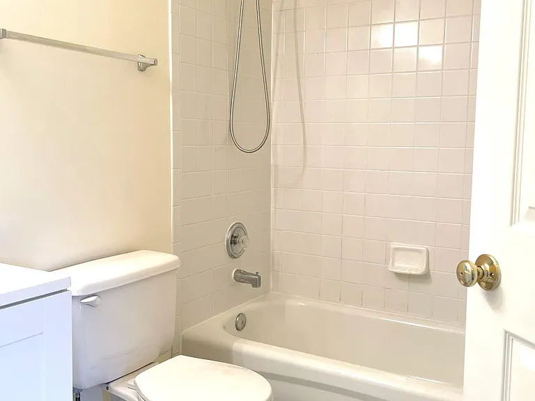 2540 Banshire Dr — Photo 44