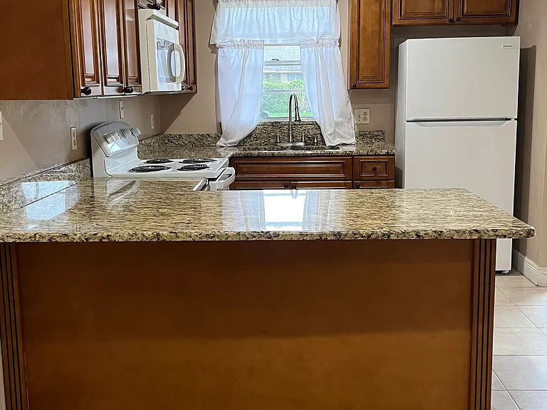 811 McKenny Ave — Photo 3