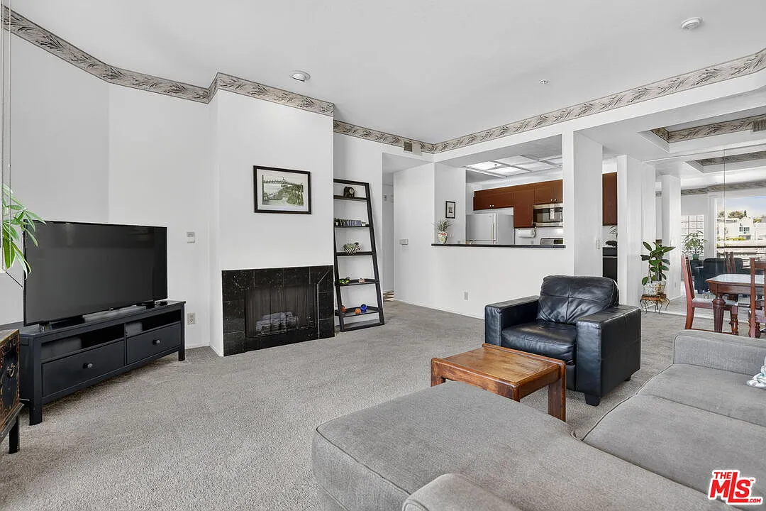 2 bed, 2.0 bath, 1046 sqft, $3,900 — Photo 1