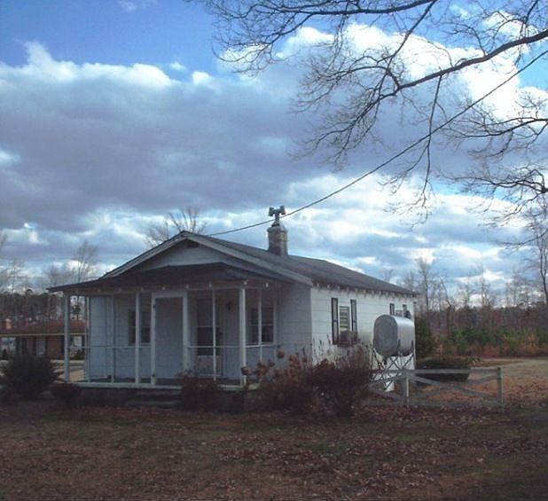 2nd image of 3301 Deer Path Rd