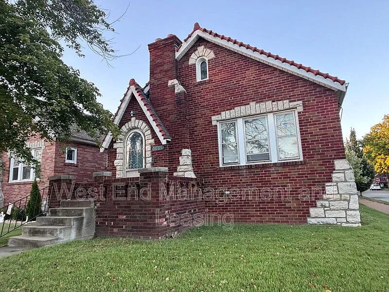 2 bed, 1.0 bath, $1,895 — Photo 1