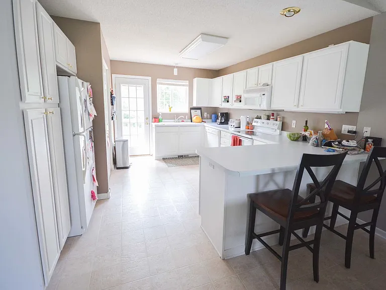 4458 Meadow Lakes Dr NW — Photo 9