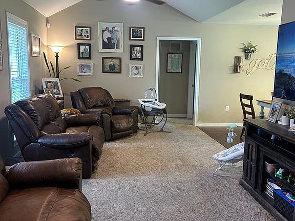 3rd image of 2626 Jordon Ave