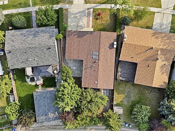 4th image of 731 N Queensland Dr SE