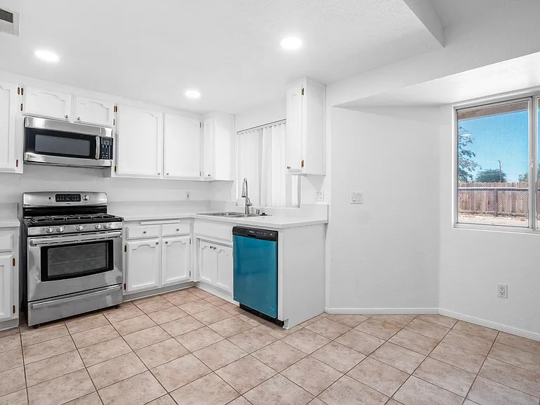 10717 Keller Dr — Photo 10