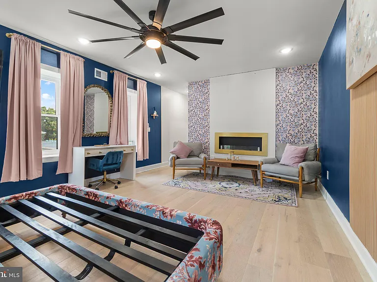 426 W Winona St — Photo 29