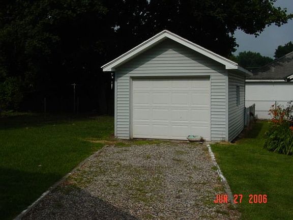 Detached 1 Car Garage