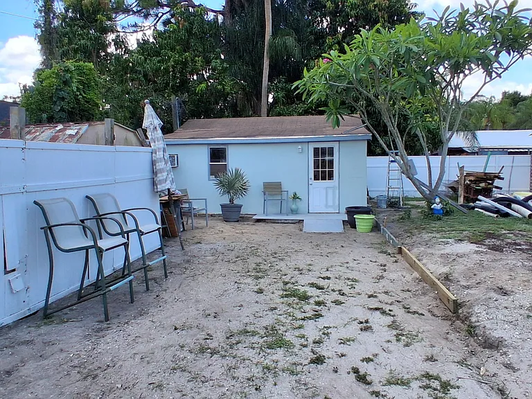 Ixora Dr — Photo 11