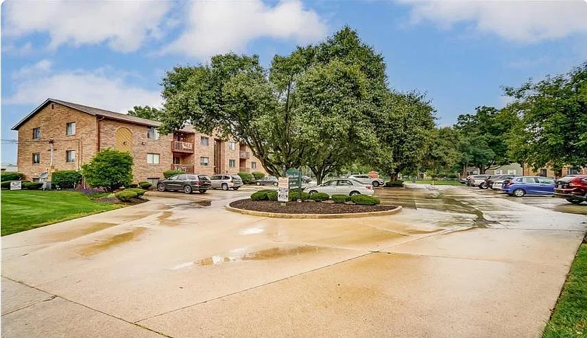 2 bed, 1072 sqft, $1,330 — Photo 3