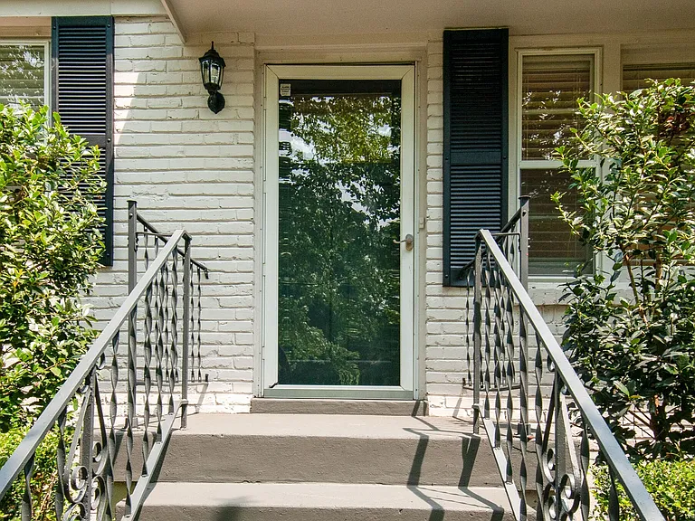 1006 S Douglas Ave — Photo 2