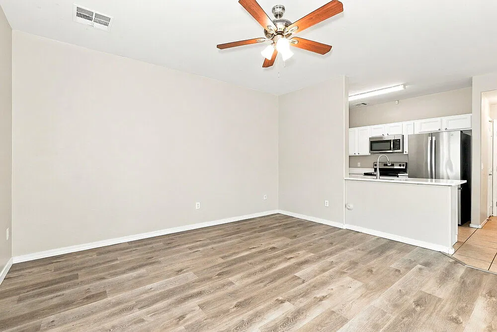 3 bed, 2.5 bath, 1375 sqft, $2,215 — Photo 4