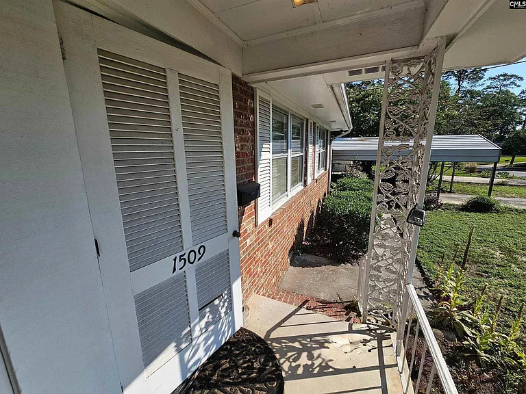 1509 Brennen Rd — Photo 3