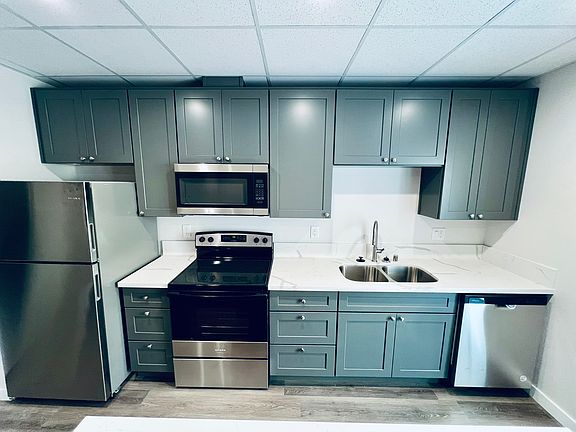 3rd image of 7770 Vickers St Suite 204