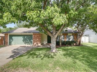 4706 Woodfield Dr, Arlington, TX 76016