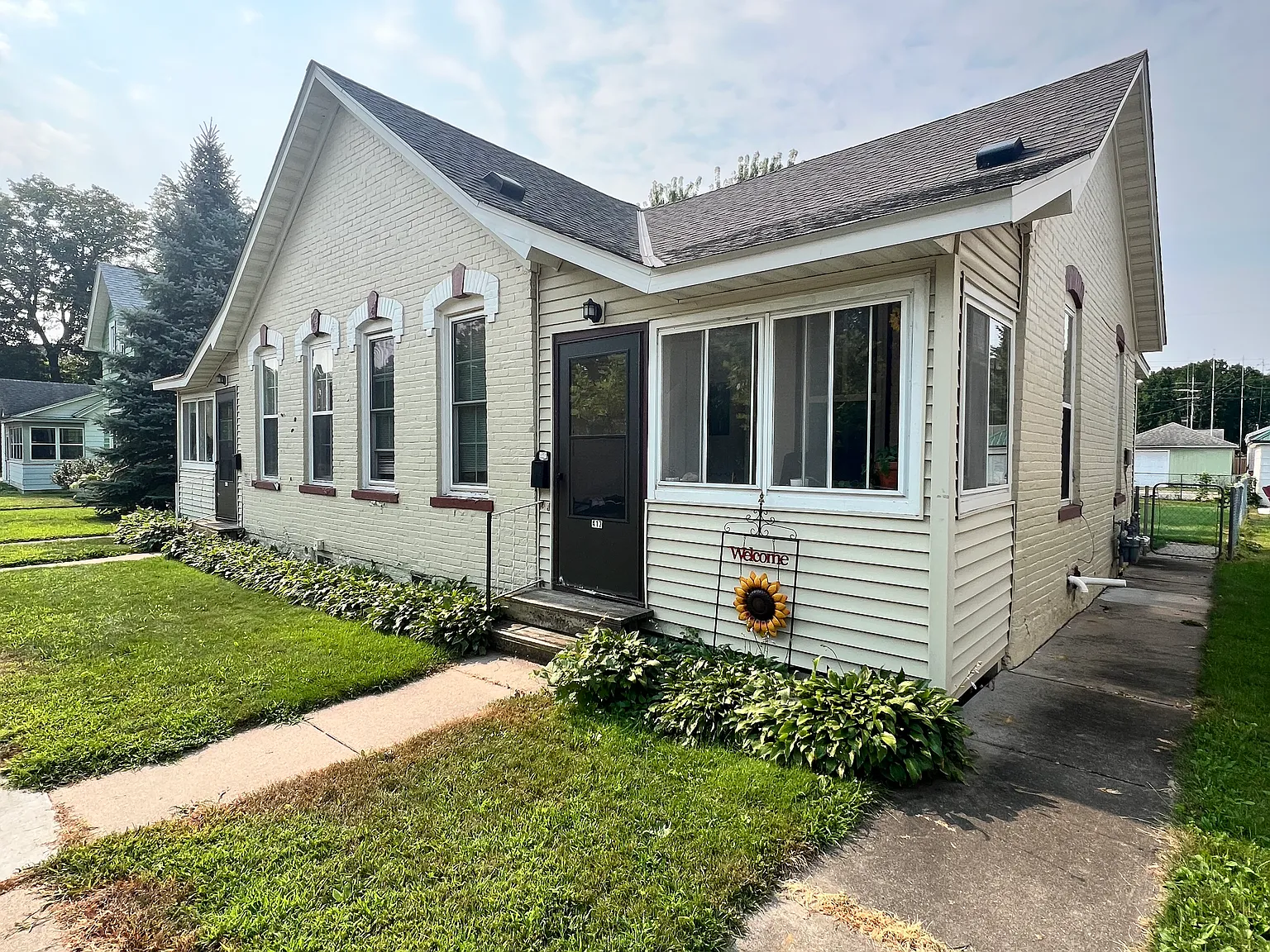 2 bed, 1000 sqft, $1,300 — Photo 2
