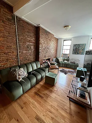 Rented by Delmark Realty LLC | media 5