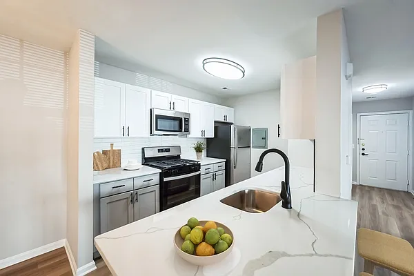 Eagle Rock Apartments at Freehold — Photo 3