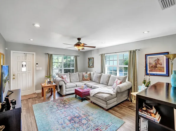 698 NE 34th Street, Oakland Park, FL 33334