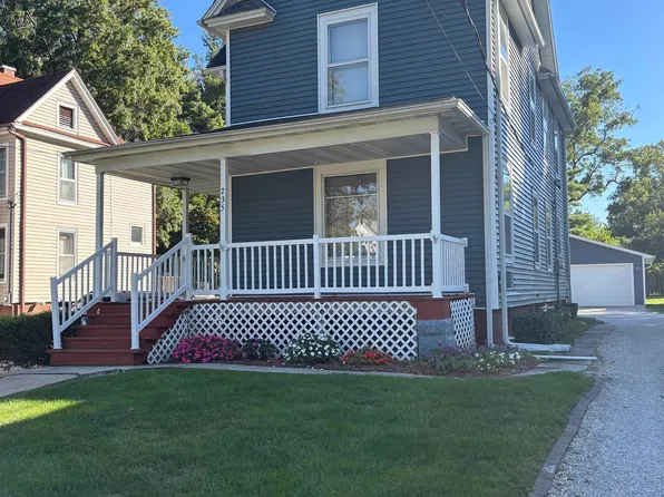 735 W Douglas Ave, Jacksonville, IL 62650