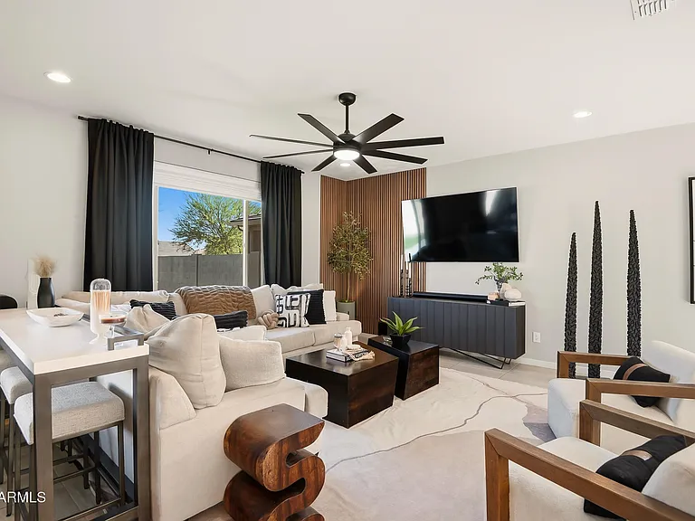 9022 W San Miguel Ave — Photo 9