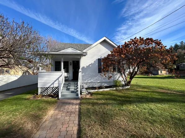 15 Broad Ln, Au Sable Forks, NY 12912