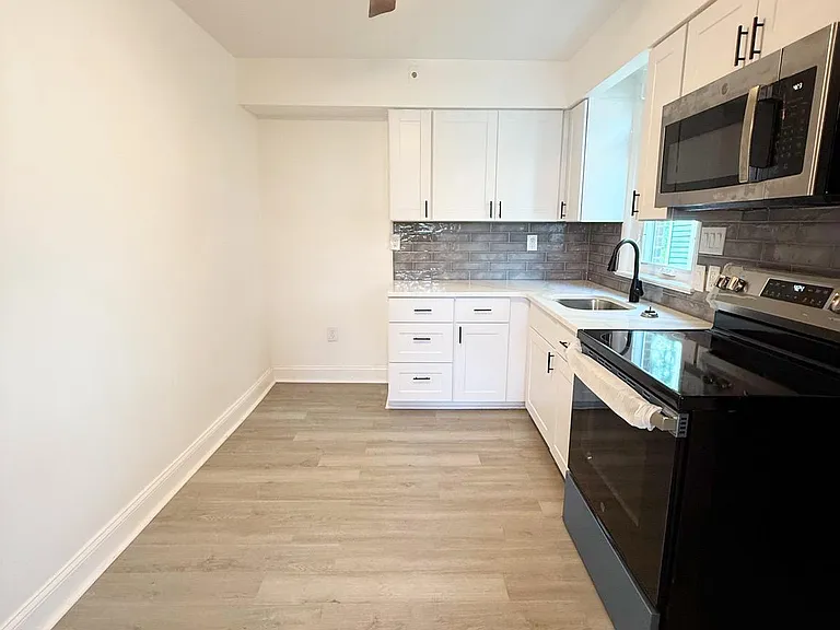 633 Noble St — Photo 4