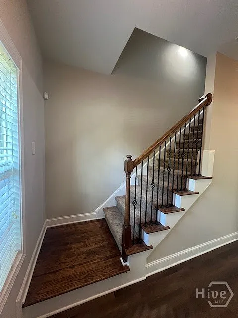 4 bed, 3.5 bath, 2020 sqft, $2,200 — Photo 4