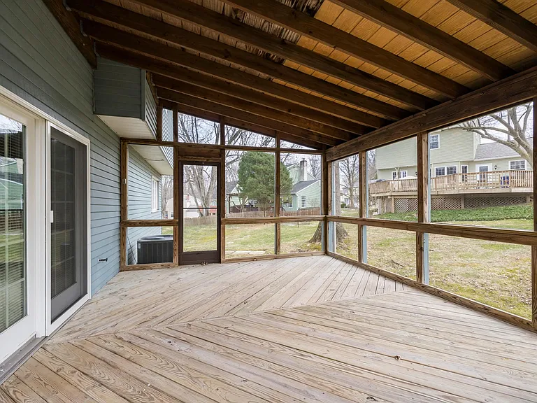 123 Lambeth Ct — Photo 33