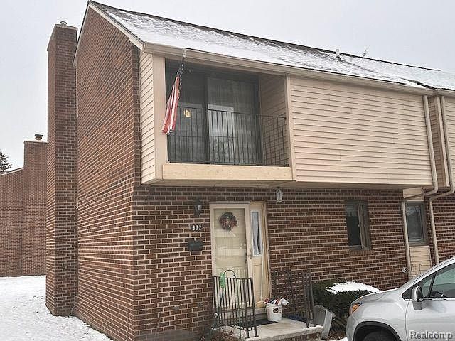 1st image of 372 Village West Dr S