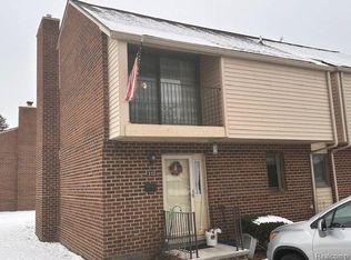 372 Village West Dr S, Lapeer, MI