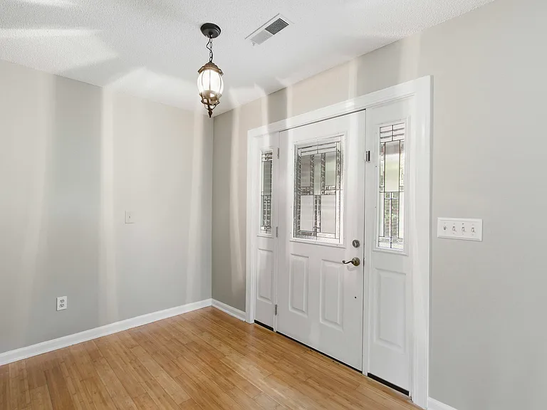 2067 Dogwood Rd — Photo 5