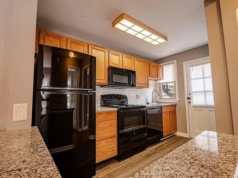 1558 Northwest Blvd #1 — Photo 5