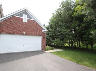 2927 Spy Glass Dr, Chaska, MN 55318