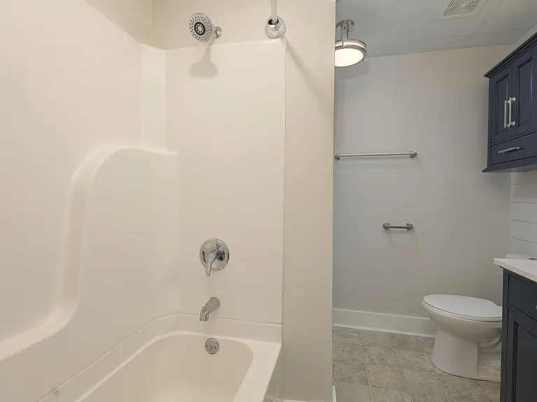 102 W Market St #B — Photo 9