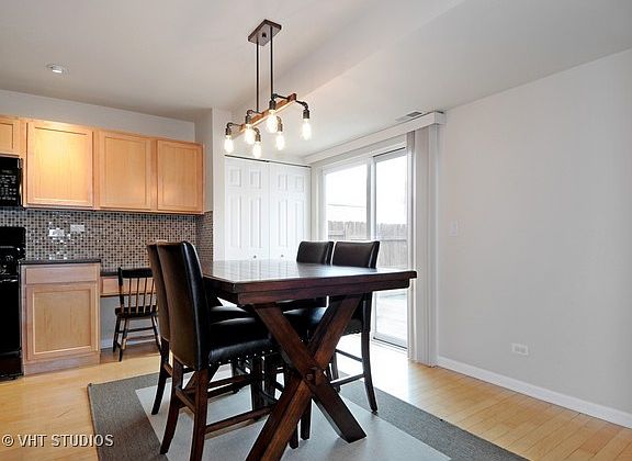 3rd image of 1580 Victoria Park Cir