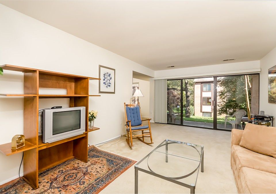 1st image of 3113 Buccaneer Ct APT 001