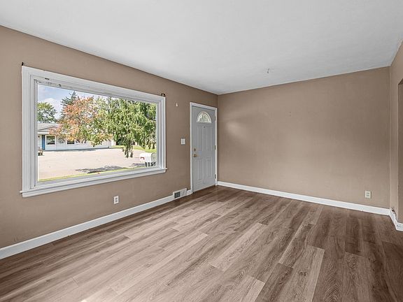 5th image of 2919 42nd St