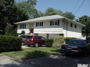 1245 Little Whaleneck Rd, Merrick, NY 11566