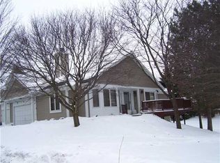 25 Waterford Cir, Rochester, NY 14618