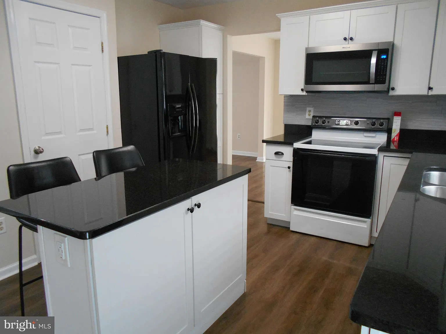 4 bed, 2.5 bath, 1826 sqft, $3,550 — Photo 4