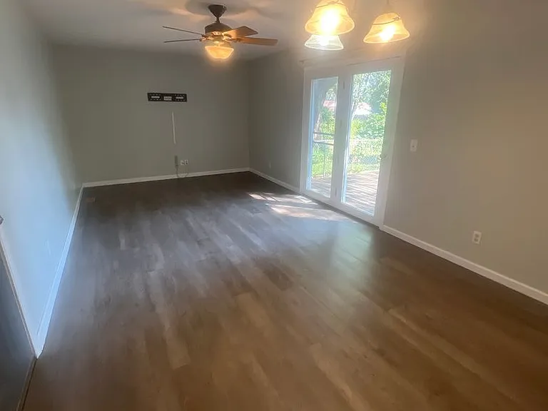 520 E Mulberry St — Photo 5