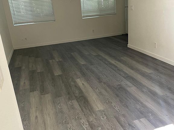 4th image of 15507 Vanowen St #5