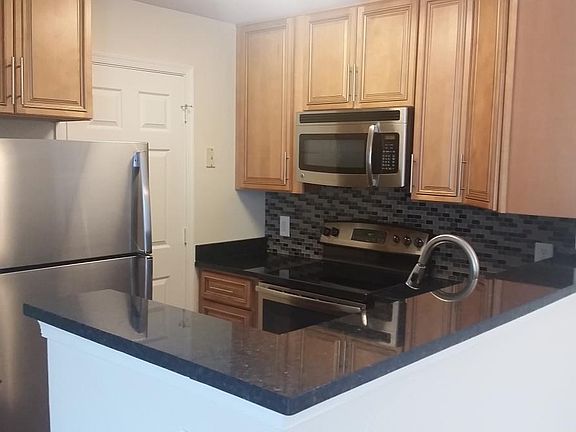 4th image of 5703 Woodlawn Green Cir APT D