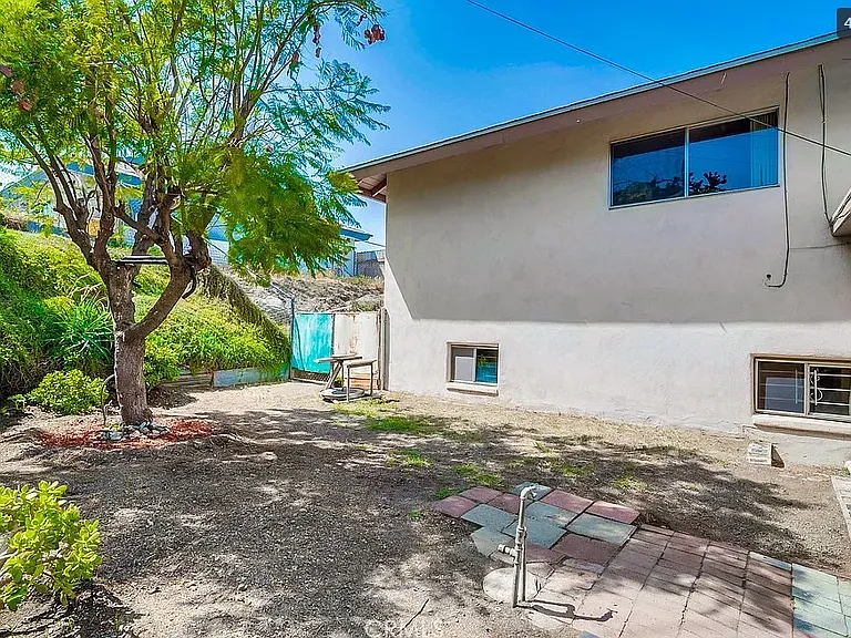 6310 Avenue De Palma — Photo 34