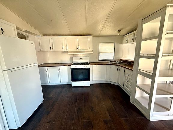 2nd image of 220 Bark Ln