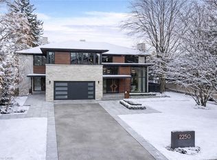 2250 Chancery Ln W, Oakville, ON L6J 6A3