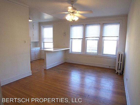 4th image of 4421 N Rockwell St APT 1E